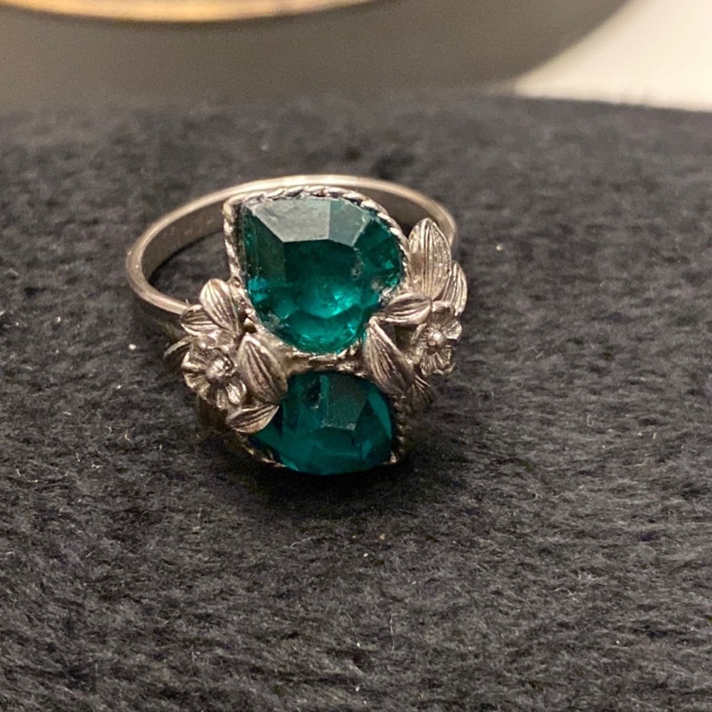 COPY - VINTAGE SARAH COVENTRY Emerald green heart shaped Ring